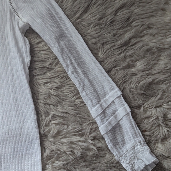 EUC Faherty Willa Top in White - Picture 7 of 16